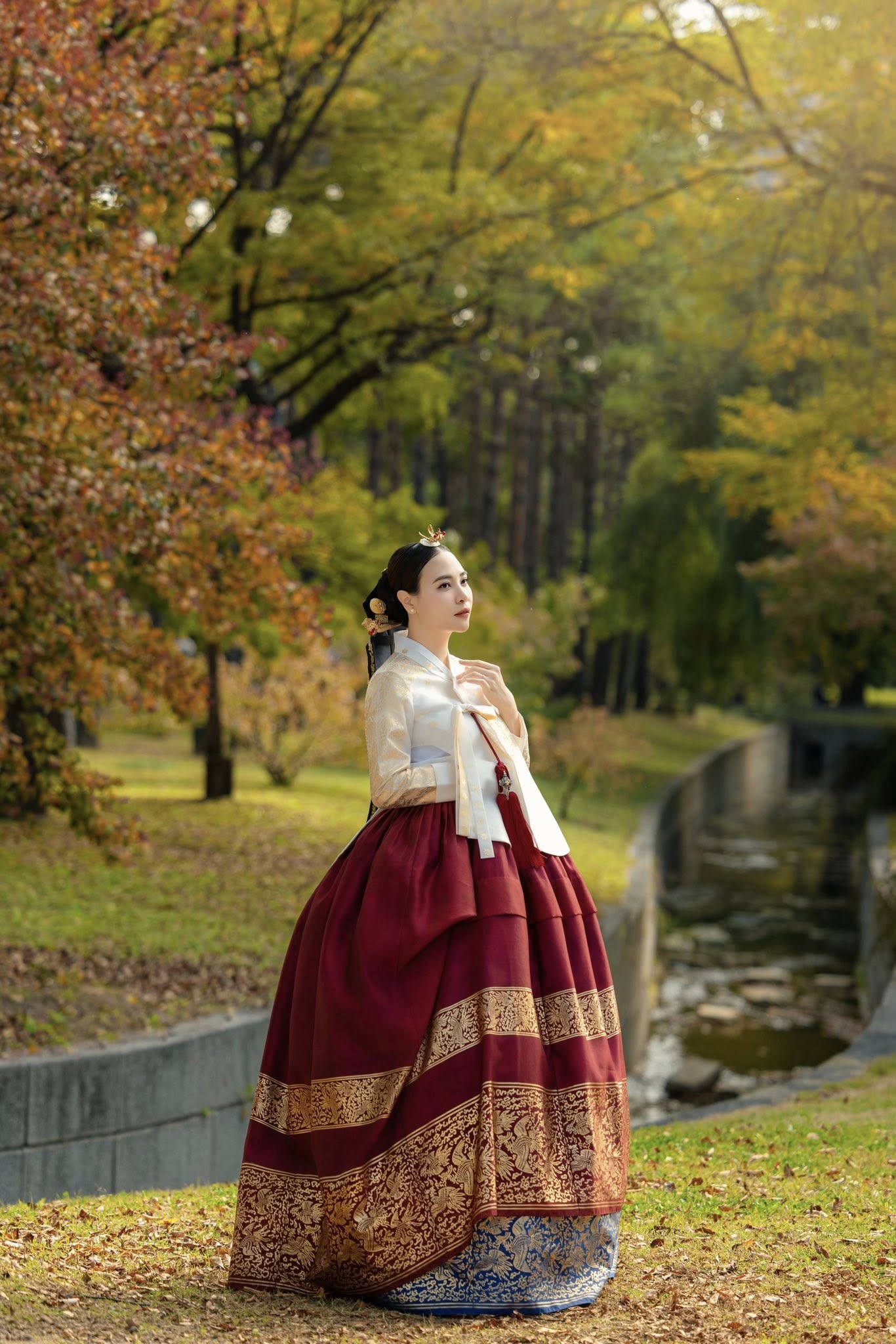 Đàm Thu Trang toát lên thần thái uy nghiêm