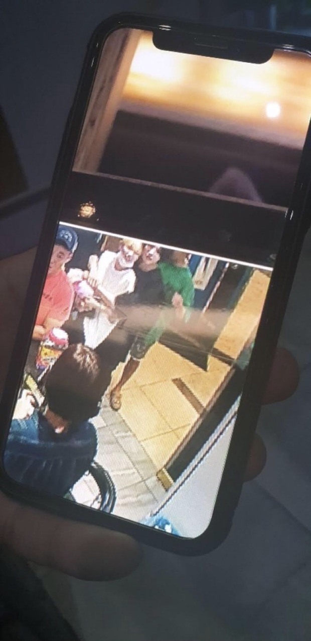 Jungkook ôm Lee Mijoo