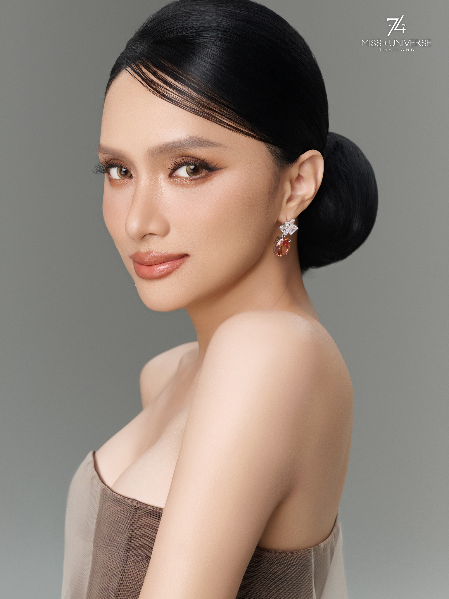 Biến căng: Miss Universe và ông Nawat đấu tố như cái chợ, kết quả của Hương Giang sẽ bị huỷ?- Ảnh 4. Ảnh profile của Hương Giang trên fanpage Miss Universe Thailand