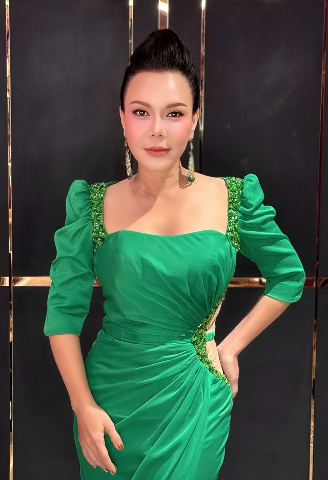 Việt Hương từng đăng bức ảnh phủ nhận sức khoẻ có vấn đề