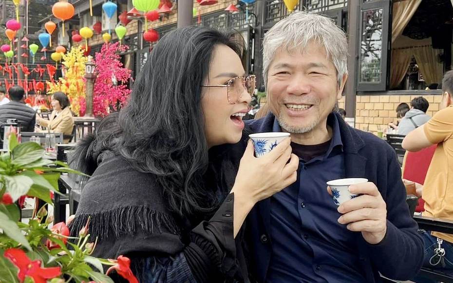 Nữ NSND từng bị bạn trai ghen tuông, gắn định vị lên người: U60 viên mãn, sắp lấy chồng- Ảnh 1. NSND Thanh Lam và bác sĩ Hùng