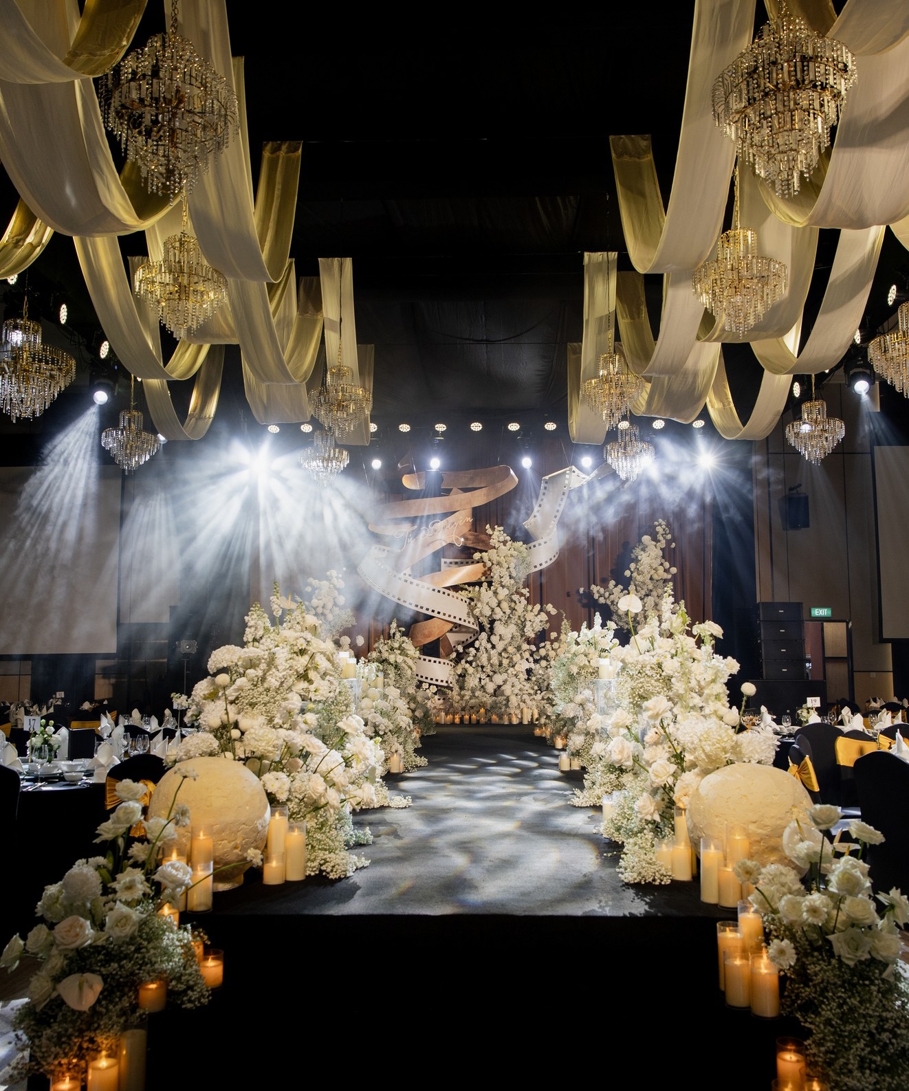 Không gian tiệc cưới của Đình Tú và Ngọc Huyền