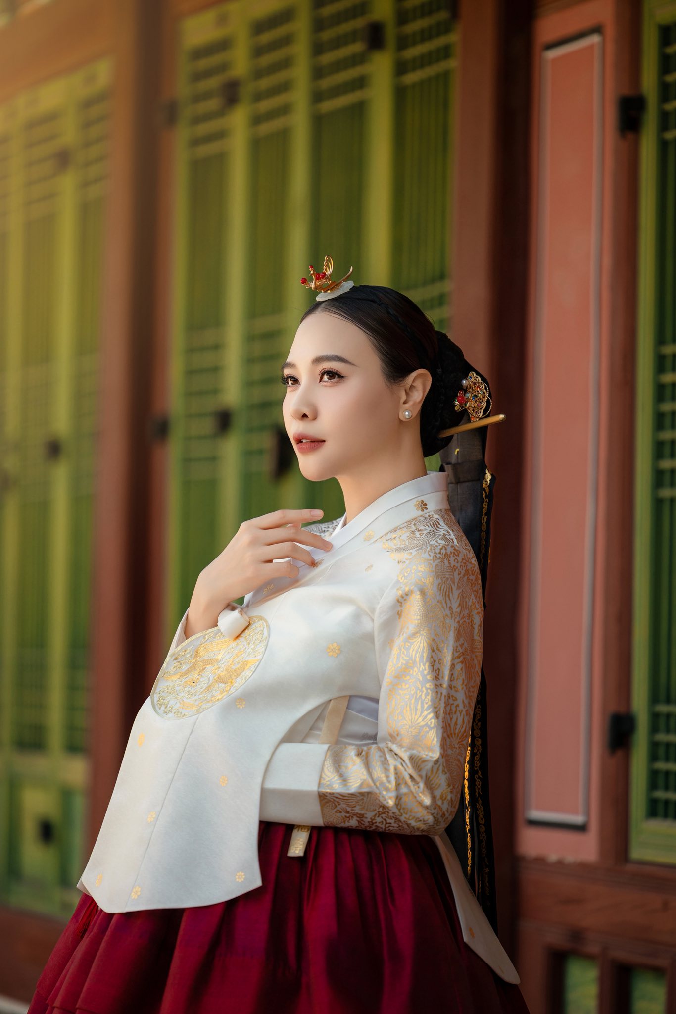 Phong cách Hoàng hậu của Đàm Thu Trang