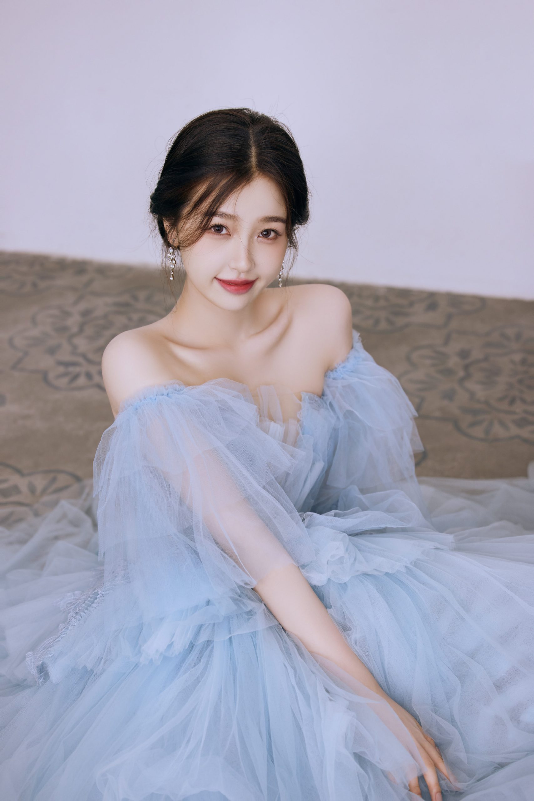 Ngu Thư Hân nổi bật sau Thương Lan Quyết