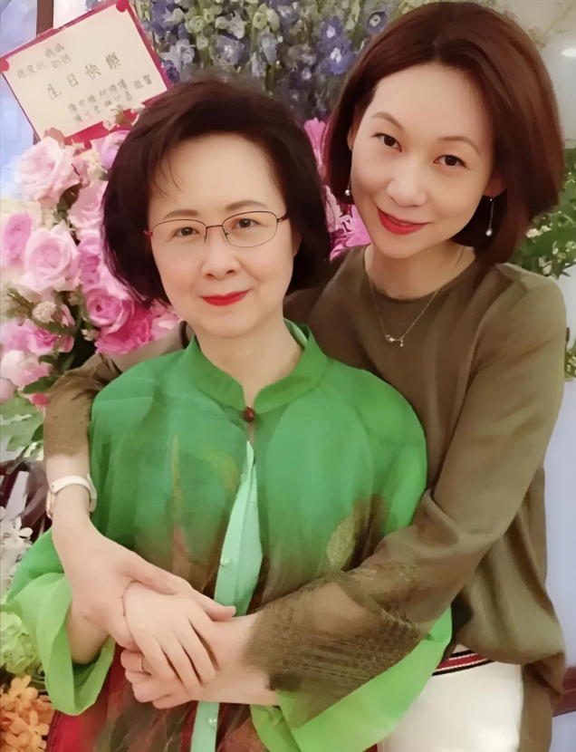 Hà Tú Quỳnh người thừa kế nữ sĩ Quỳnh Dao