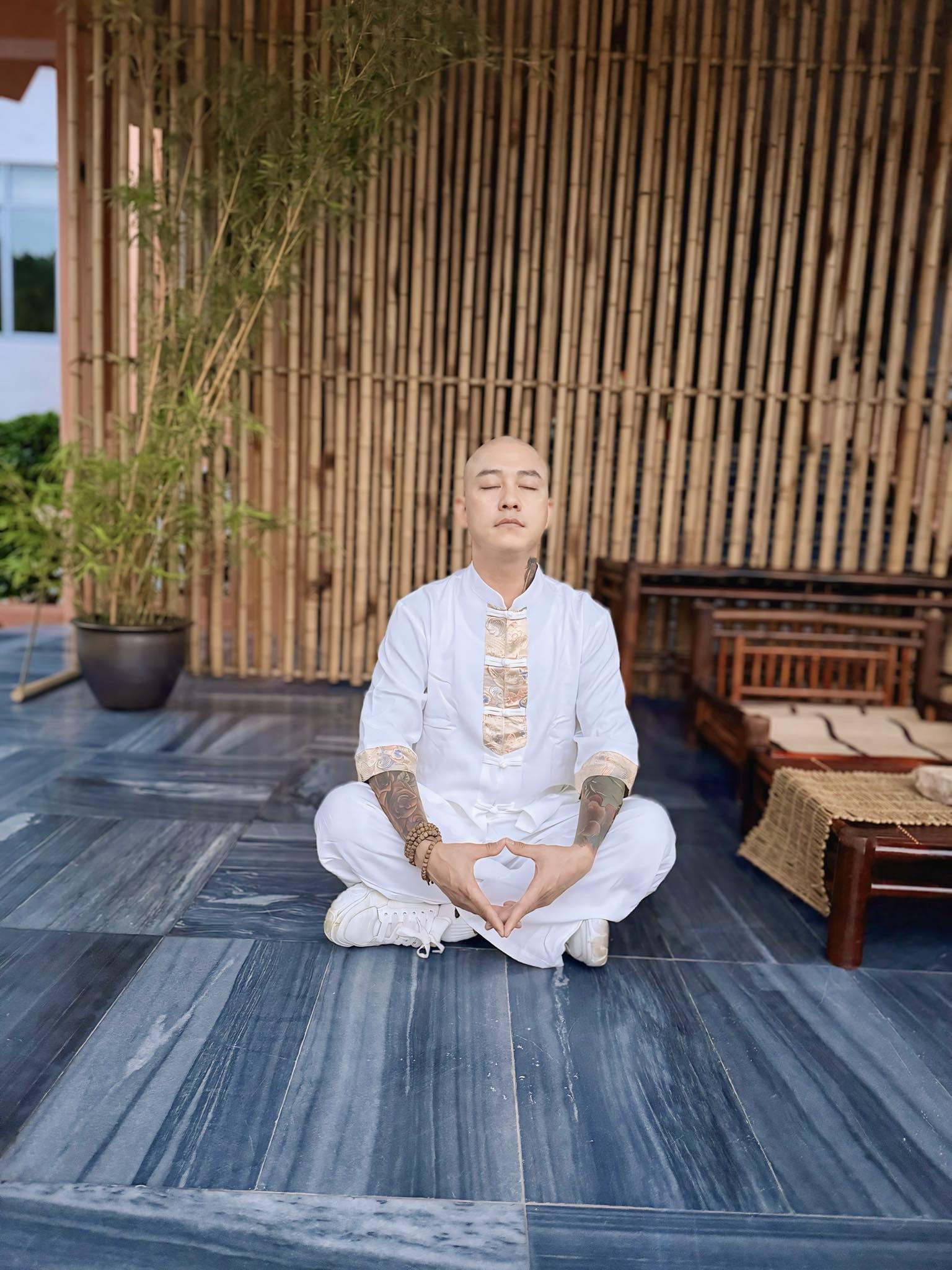 Tuấn Hưng bên mẹ trong thời gian điều trị ung thư