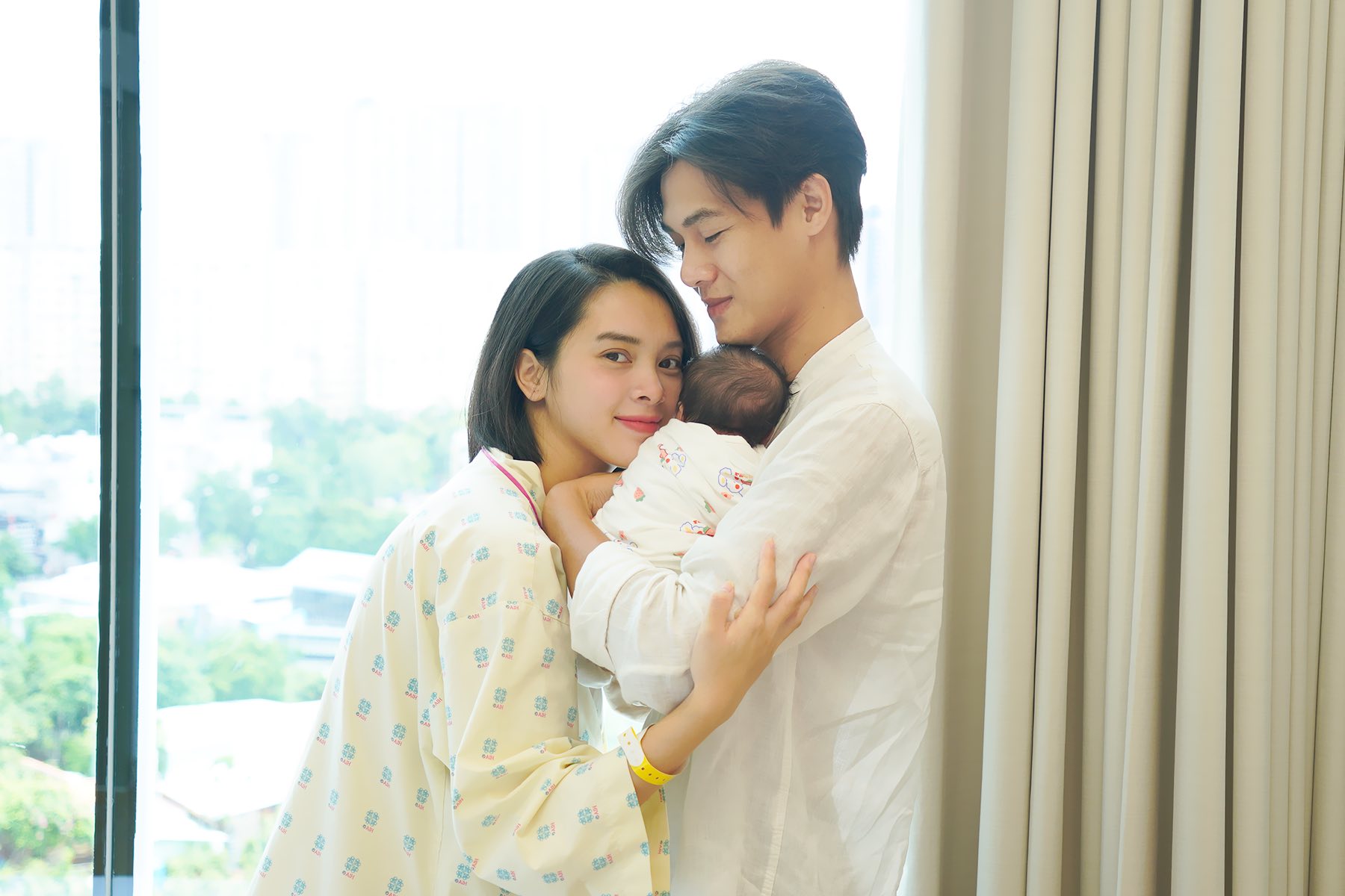 Quỳnh Lương cùng chồng và con gái Nala