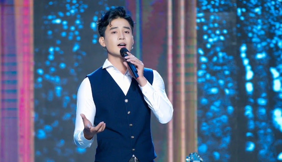 Thí sinh Đoàn Bảo Ân biểu diễn