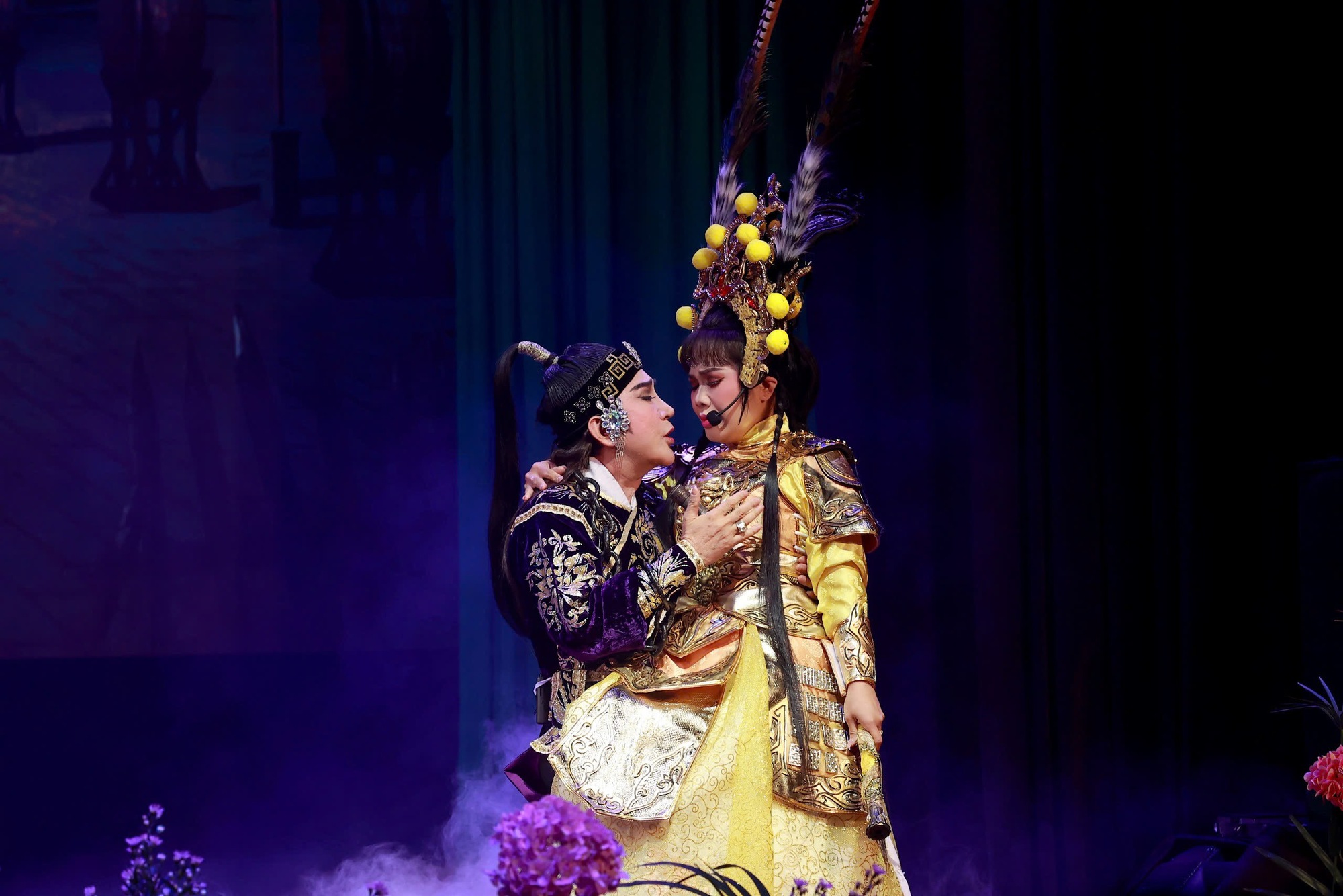 Ngọc Bảo Vy và Kim Tử Long