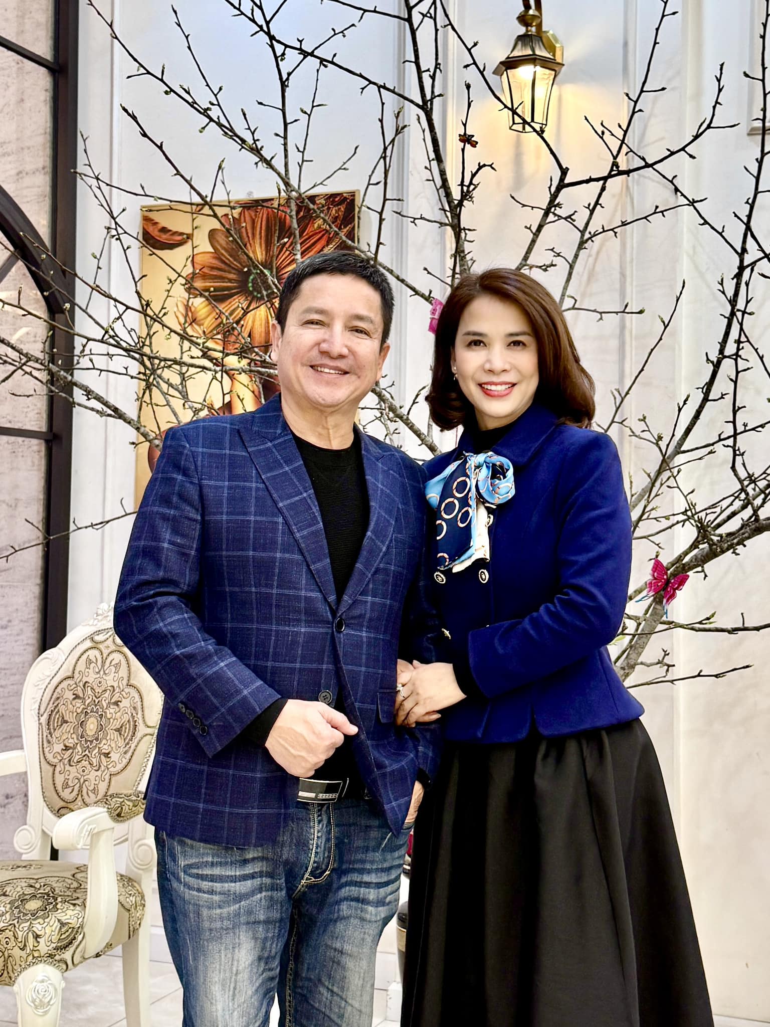 Chí Trung bên bạn gái Ý Lan