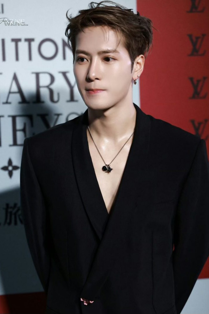 Fan quan tâm sức khỏe ca sĩ J.