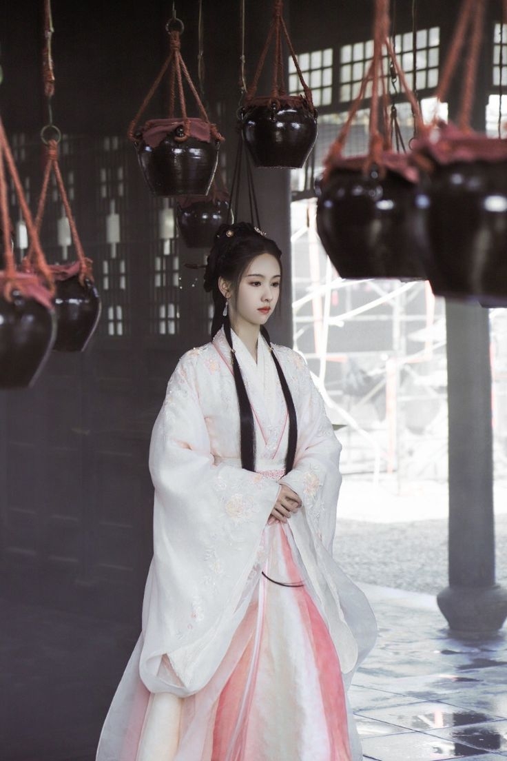 Trần Đô Linh nổi tiếng với vẻ đẹp trong các bộ phim cổ trang.