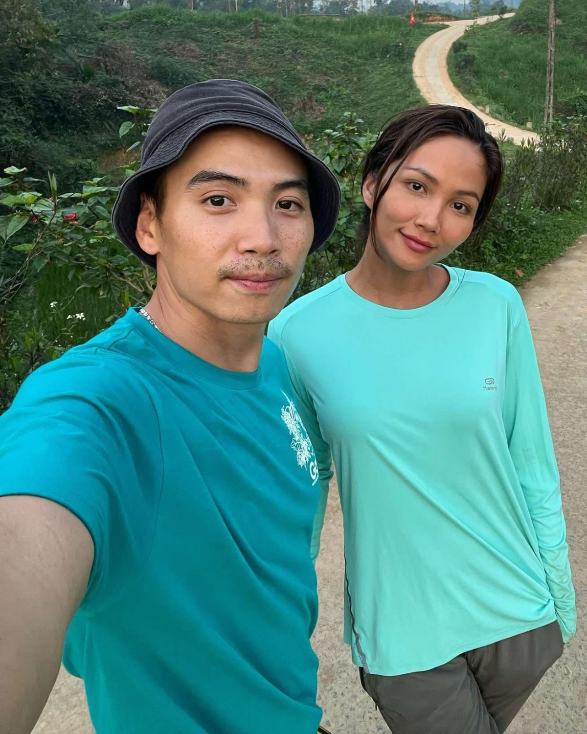 Thái độ của chồng H'Hen Niê sau ồn ào ly cà phê Hoa hậu H'Hen Niê và Tuấn Khôi xin lỗi khán giả