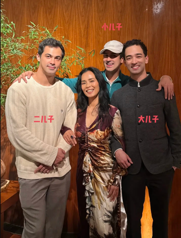 Vi Duy bên các con trai