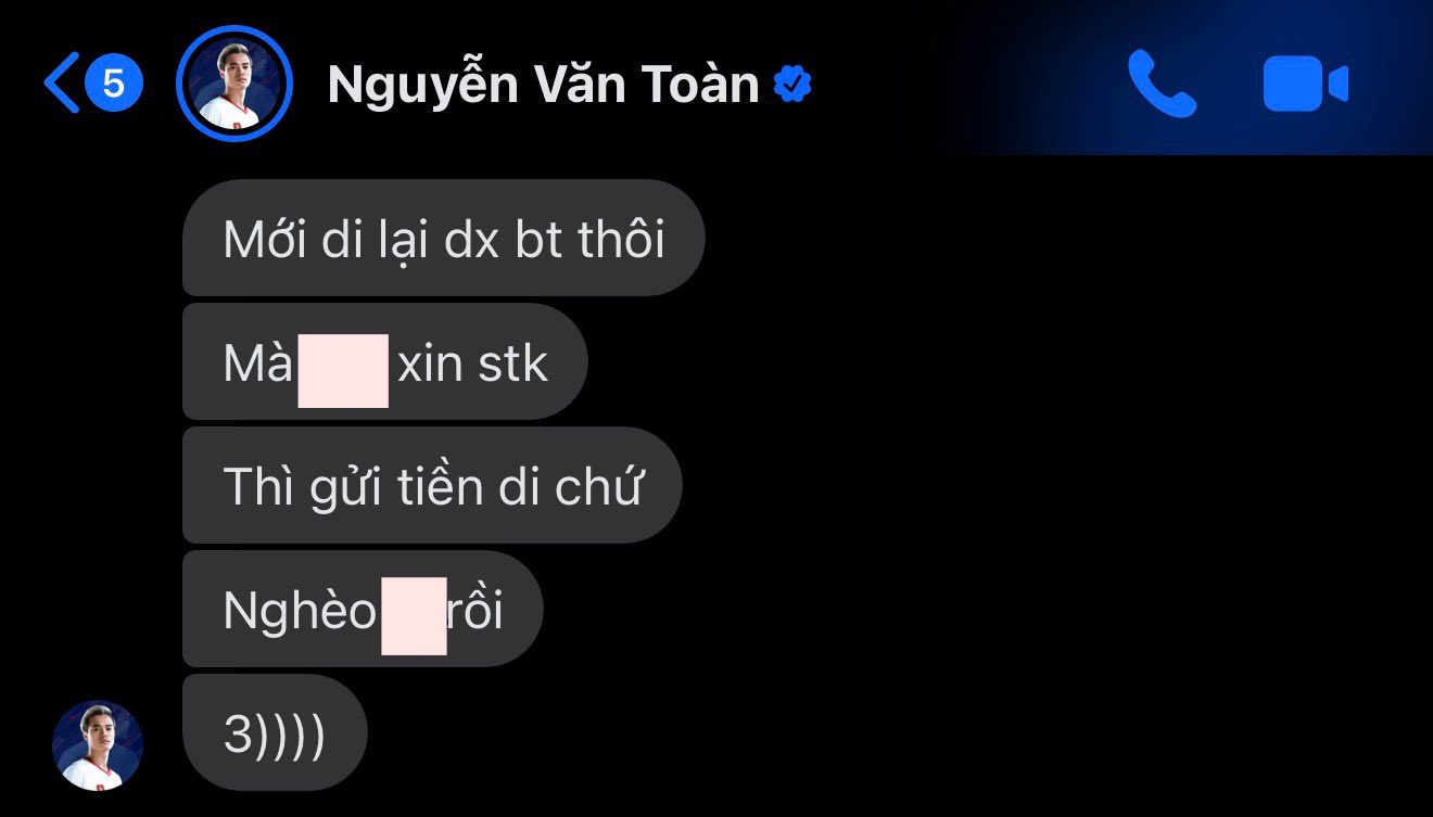 Hoà Minzy trả nợ cho Văn Toàn 300 triệu nhưng lộ tin nhắn gây tranh cãi- Ảnh 2. Hoà Minzy công khai tin nhắn bị dí đòi nợ