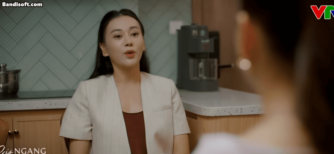 Mỹ Anh đối mặt Linh với vẻ bình thản, tự tin