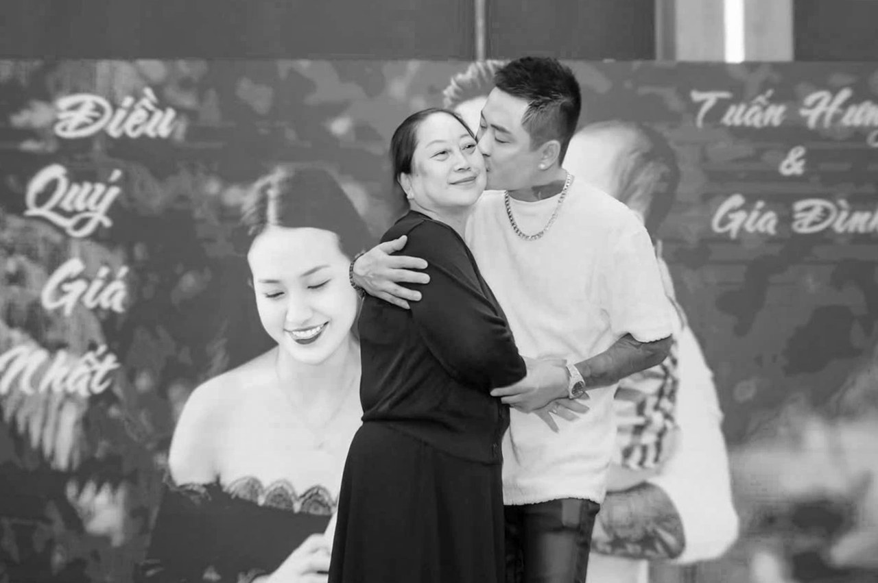 Ảnh đại diện thể hiện nỗi buồn của Tuấn Hưng