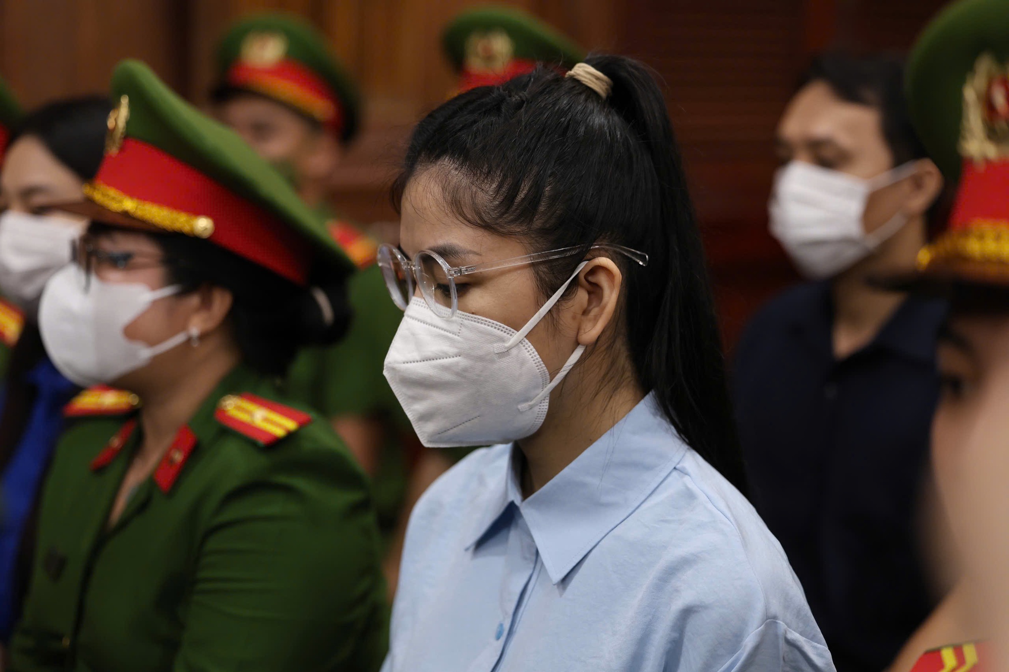 Bị cáo Nguyễn Thị Thái Hằng tại phiên tòa - Ảnh 8 Nguyễn Thị Thái Hằng trong phòng xét xử