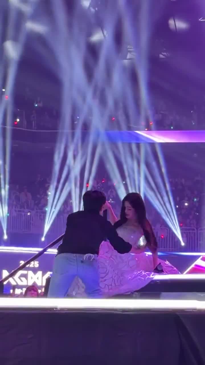 Cú ngã của Irene tại lễ trao giải