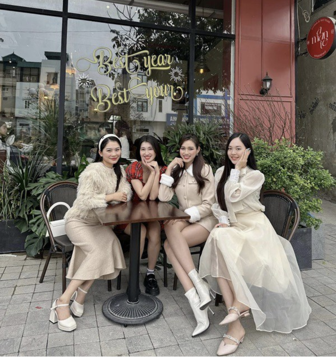 Hội bạn thân thiết của Trịnh Thuỳ Linh gồm Phương Nhi và Đỗ Hà