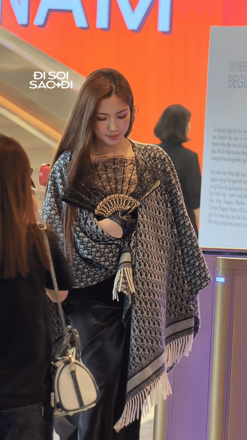 Tạo hình kín đáo của Hòa Minzy