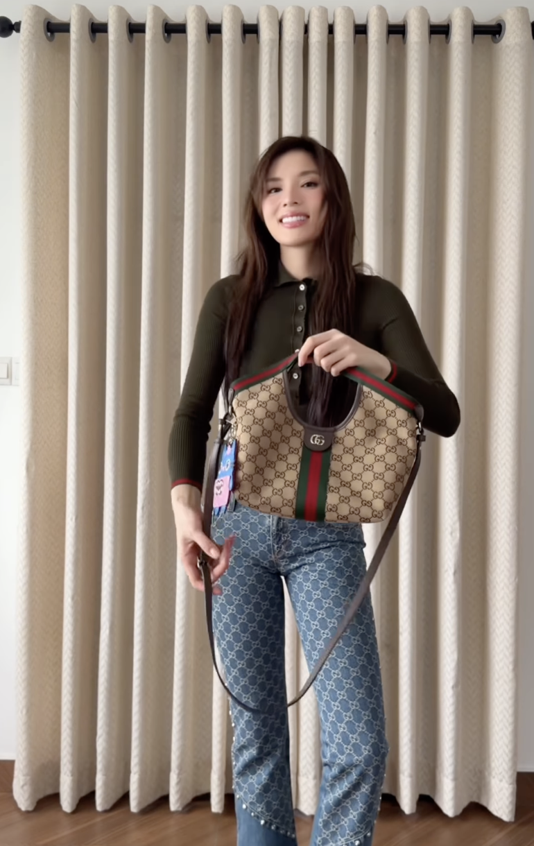 Kỳ Duyên - Thiên Ân sống chung từ lâu- Ảnh 1. Chi tiết rèm cửa giống nhau trên trang cá nhân của Kỳ Duyên và Thiên Ân