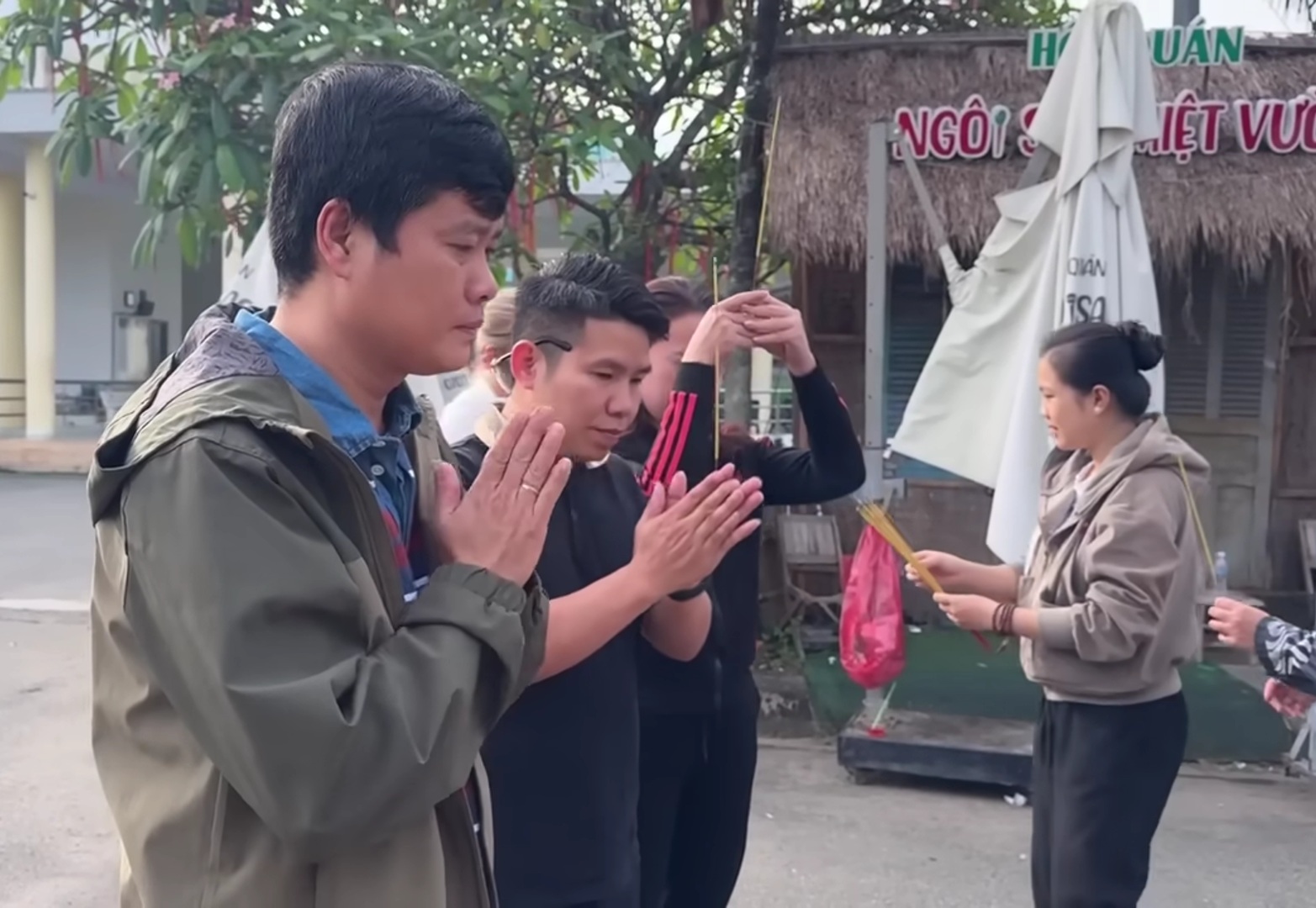 Tập kết hàng cứu trợ tại Hội quán Ngôi sao miệt vườn