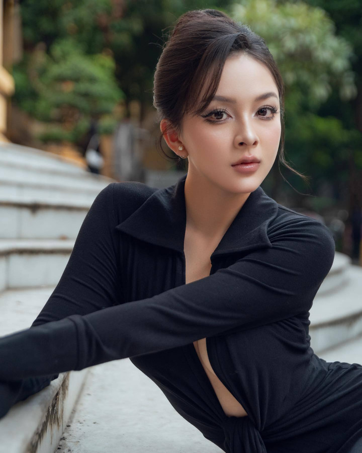 Ngọc Trâm sinh năm 1999, từng học Học viện Hàng không Việt Nam Nữ diễn viên Ngọc Trâm