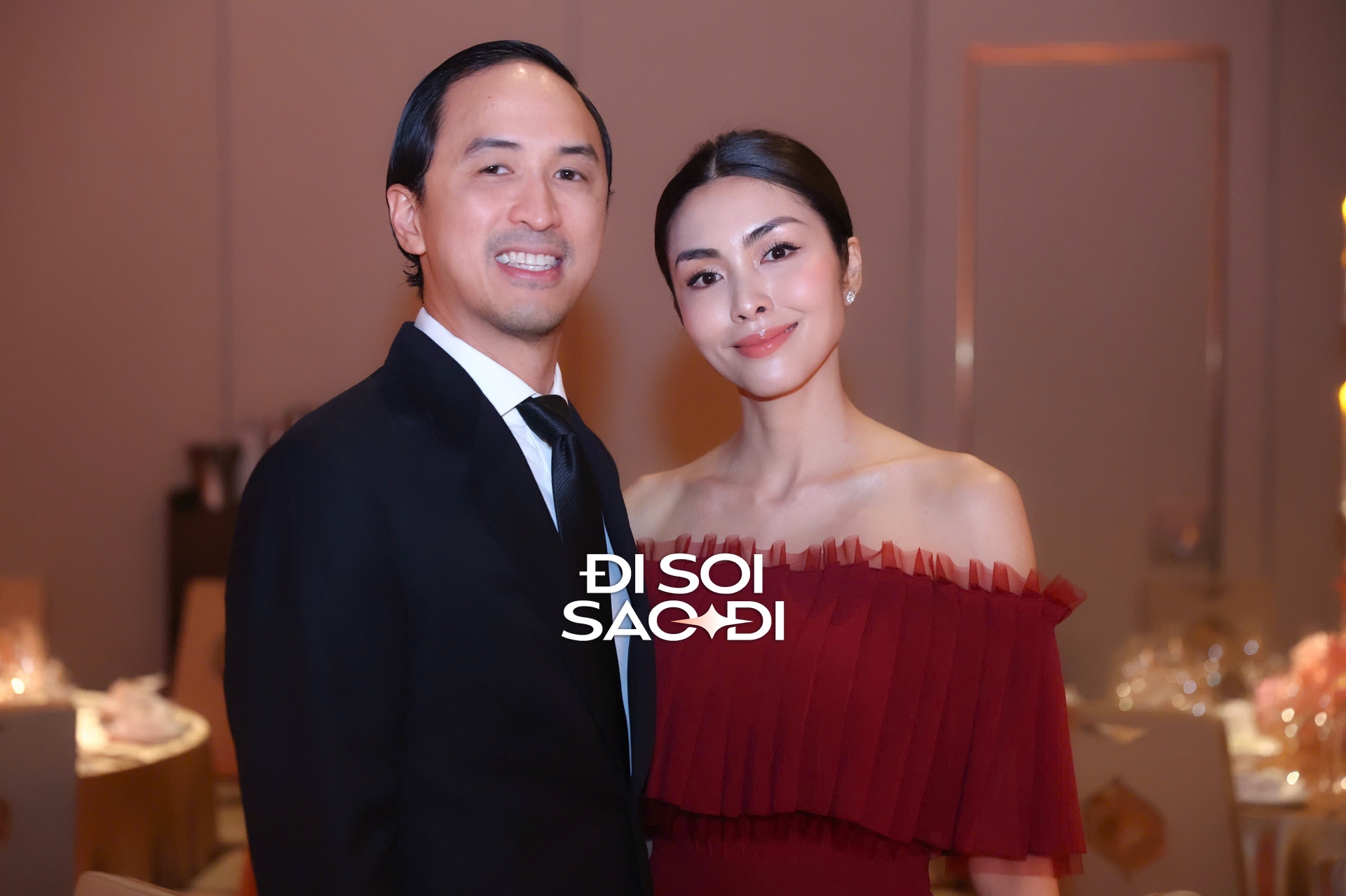 Hà Tăng và Louis Nguyễn tay trong tay dự lễ cưới em gái Vợ chồng Hà Tăng dự tiệc cưới