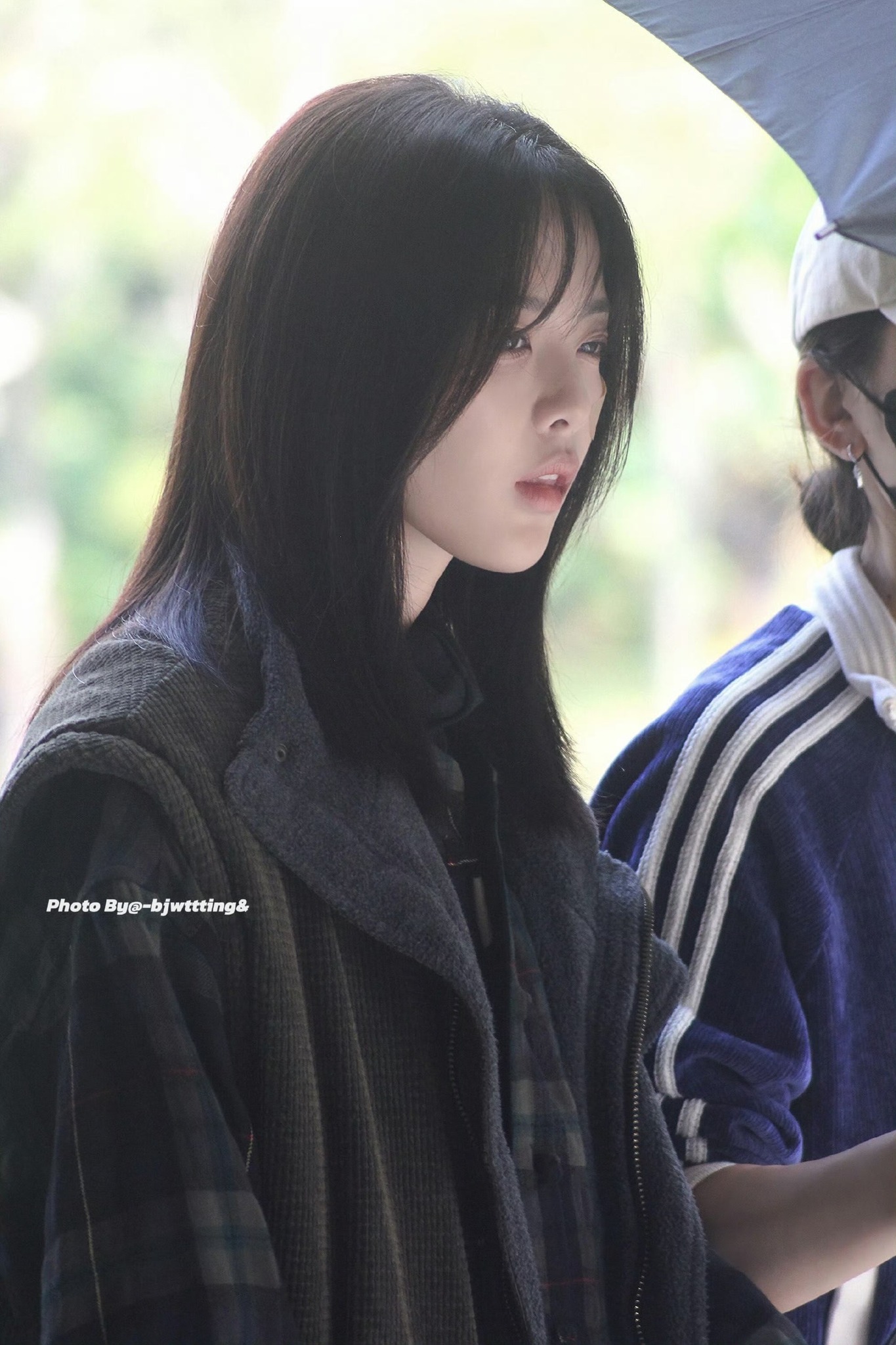 Dương Siêu Việt toát lên khí chất tiểu thư dù hóa trang nghèo Nhan sắc nổi bật dù mặc đồ luộm thuộm