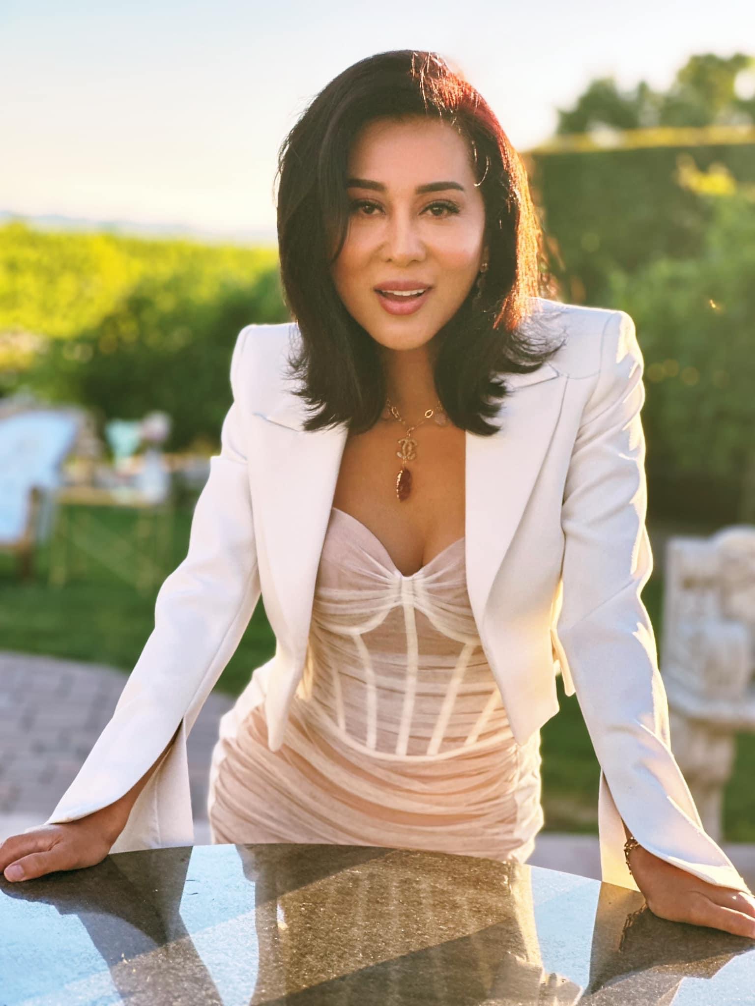 Nữ MC cùng người chồng đầu tiên và các con