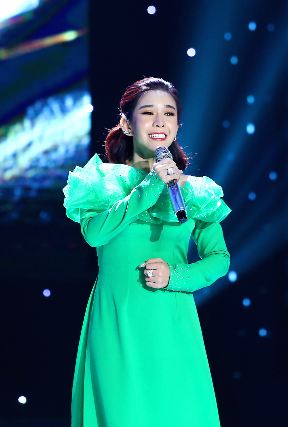 Bình Tinh chia tay bạn trai sau gần 20 năm chung sống như vợ chồng, có con chung