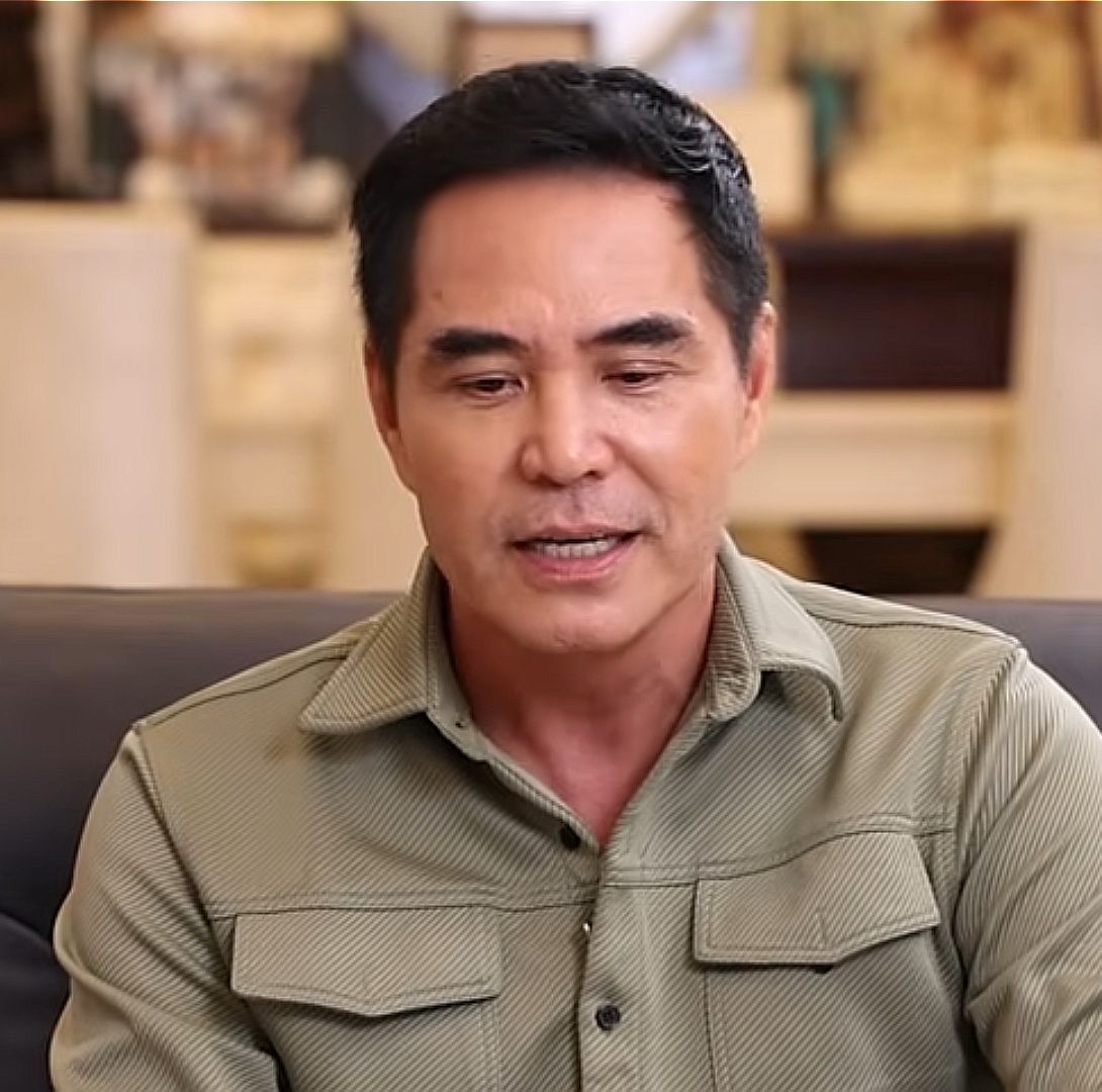 Trung Dũng giới thiệu NSND Trịnh Kim Chi Diễn viên Trung Dũng trong chương trình Vietnam Interviews