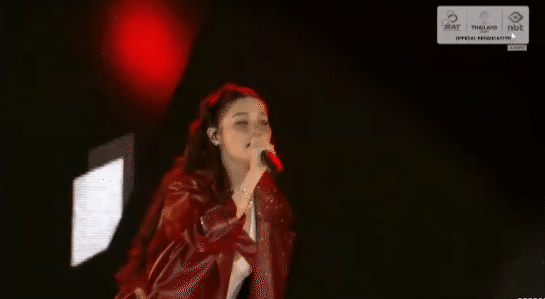 Yêu cầu hát nhép trong đêm khai mạc Hình ảnh minh họa về yêu cầu hát nhép